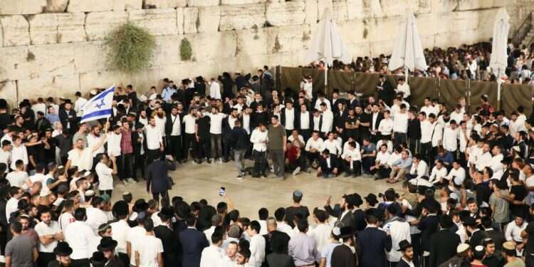 תשעה באב תשפ שידור ישיר מהכותל – שירי נשמה לצאת הצום