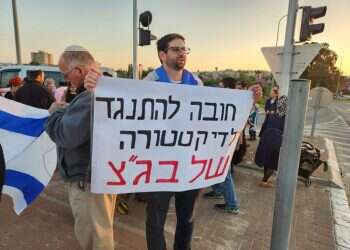 "שלטון בג"ץ זה לא סביר": בית דפוס סירב להדפיס שלט תמיכה ברפורמה