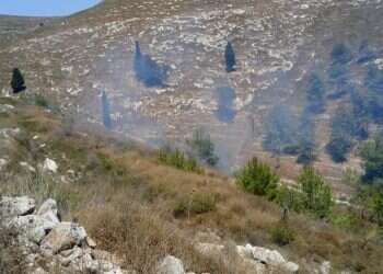 ההצתה ליד חומש. צילום: ישיבת חומש צפון השומרון: פלסטינים תקפו את תלמידי ישיבת חומש וחיילים שהגיעו ליישוב