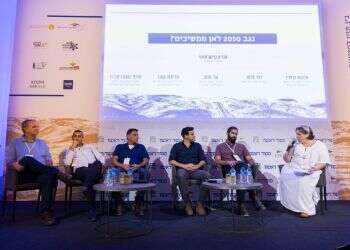 פאנל בוועידת בן-גוריון בנגב, אברהם בנימין שני מימין. צילום: לירון מולדובן "הנגב הוא 60 אחוז מהמדינה והדרך שלנו לייצר לעצמנו עתיד"