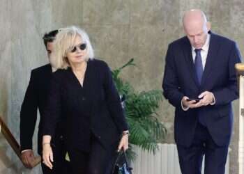 היועצת המשפטית לממשלה גלי בהרב מיארה ופרקליט המדינה עמית אייסמן. צילום: מארק ישראל סאלם רגב קראה לפיטורי היועמ"שית – נתניהו היסה אותה