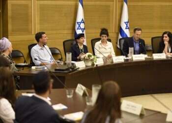 הורים סיפרו בכנסת: "לא מאפשרים לנו להקים בית ספר ממלכתי חרדי בבני ברק"