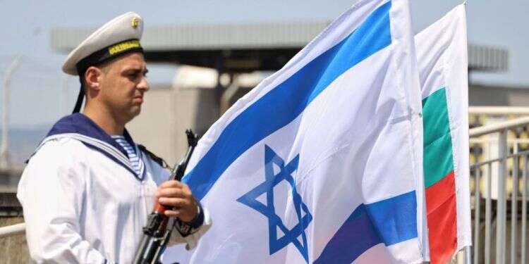 טקס זיכרון לציון 11 שנים לפיגוע הטרור בבורגס. צילום: BTA אביו של אחד מנרצחי הפיגוע בבורגס: על בולגריה להכריז על חיזבאללה כארגון טרור