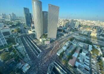 "נמשיך בחקיקה": המונים גדשו את אזור קפלן בת"א בהפגנת התמיכה ברפורמה