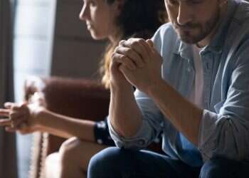 לבישת דגלי ישראל וסילוק מפגינים: סערה בכנסת סביב העברת עילת הסבירות