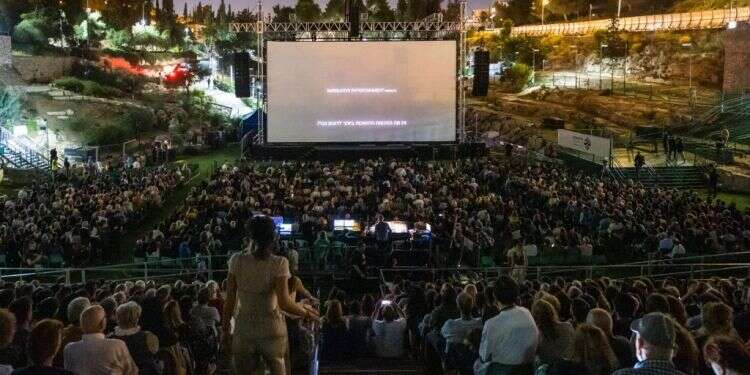 בריכת הסולטן. צילום. תם וינטראוב לוק 40 שנה לפסטיבל הקולנוע ירושלים: הסרטים שלא תרצו להחמיץ