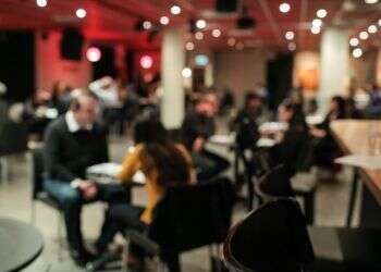 "מישהו שאל אותי בדייט ראשון 'ואיך האחים שלך, הם בהירים?'"