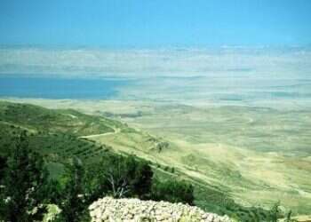 ספר דברים מצייר את המדבר לא כמקום צחיח אלא כמרחב של התגלות