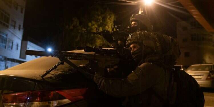 לוחמי צה מבצע מעצרים נרחב: 32 מחבלים נתפסו יחד עם כלי נשקם