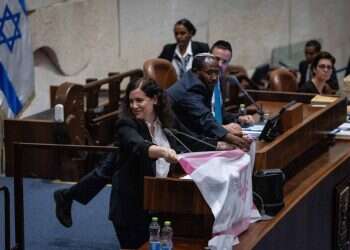 קריאות הבושה ומחיאות הכפיים חשפו את חולשת הקואליציה – והאופוזיציה