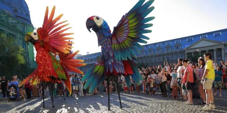 מרכז בוקרשט, רומניה. צילום: EPA יסלחו לי כל הצדקנים – סיימתי להתנצל על החו"לים שלי