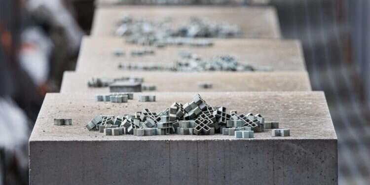 אנדרטה לזכר השואה בברלין, ארכיון. צילום: EPA/CLEMENS BILAN אנטישמיות בברלין: הוצתה האנדרטה לזכר גירוש היהודים מהעיר