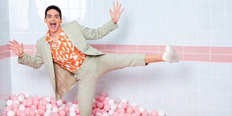 דוד סער. צילום: שילת מזרחי, סטיילינג : מירי צ'יגירינסקי, עיצוב:  בוגר ישיבת ההסדר שהפך לשם הכי חם בתעשיית הבידור הישראלית