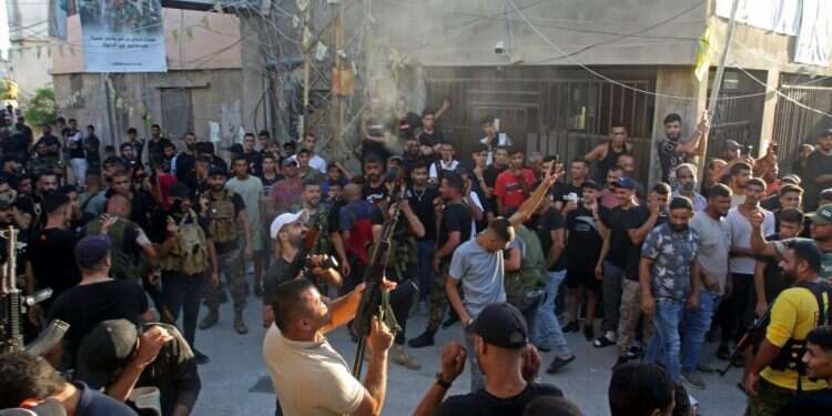 ירי במחנה הפליטים במהלך הלוויה של מפקדי פת 12 הרוגים בעימותים פנימיים בלבנון: חיזבאללה ניסה לתווך ונכשל