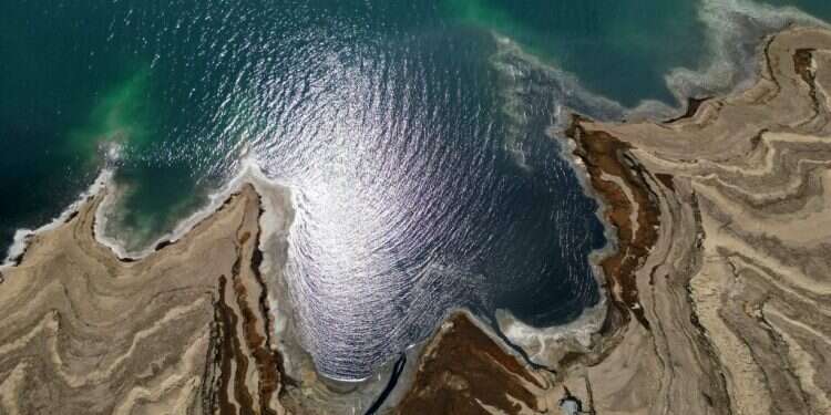 ים המלח. צילום: AFP לקראת פתיחת שנת הלימודים: 10 דברים שחשוב לזכור ולעשות כהורים