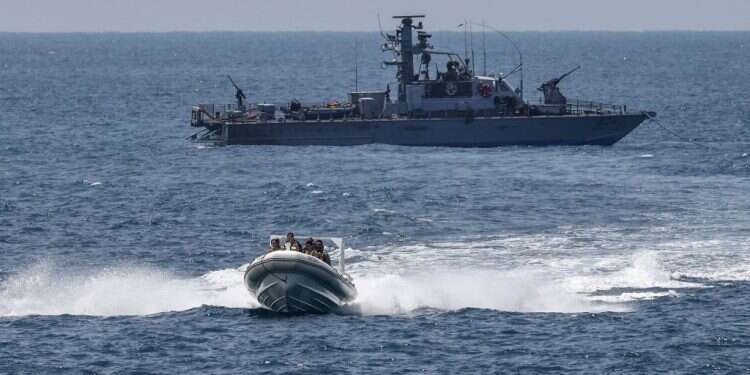 כלי שיט ישראליים סמוך לראש הנקרה. צילום: AFP