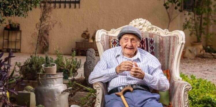 אלברט שמע. צילום: ברוך גרינברג אוטודידקט ששינן כל טקסט שנקלע לידיו: ממצרים לניהול המשק בבית זית