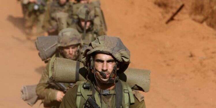 נכנסו יחד לבקעת עיון. חיילים במלחמת לבנון השניה, 2006. צילום: פייר טרדג'מן, פלאש 90