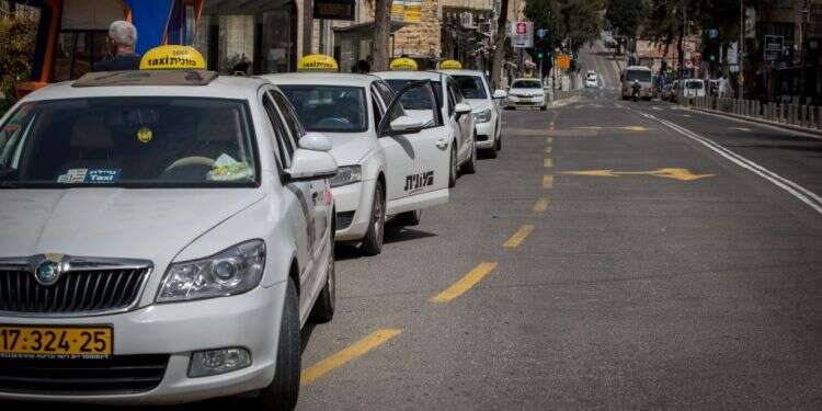 תחנת מוניות. אילוסטרציה. צילום: נתי שוחט, פלאש 90