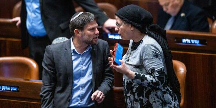 שר האוצר בצלאל סמוטריץ' ושרת ההתיישבות אורית סטרוק. צילום: אוליבייה פיטוסי, פלאש 90 השרה סטרוק: "דווקא התבטאות המל"ל עלולה לגרור תגובות בינלאומיות"