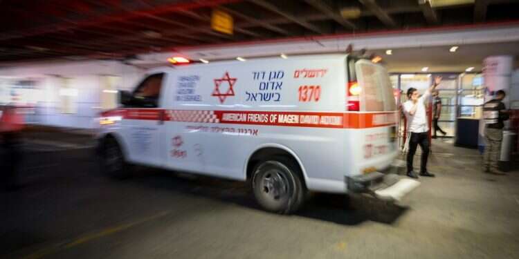 אמבולנס. צילום: נועם רבקין פנטון - פלאש 90 שנה ל-7 באוקטובר: במד"א חושפים את הנתונים על פעילותם מפרוץ המלחמה