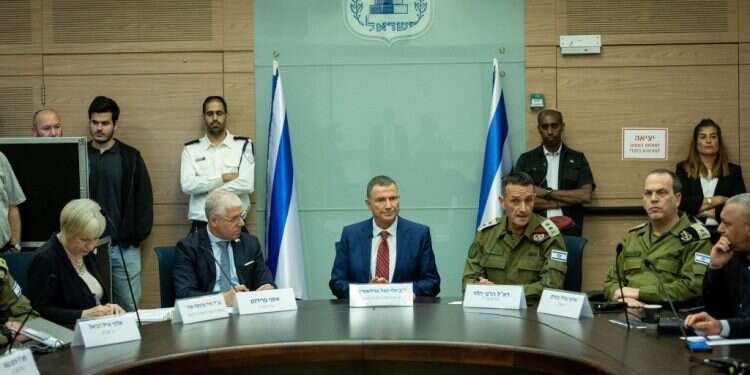 על רקע הטענות לפגיעה בכשירות צה"ל: ועדת חו"ב תתכנס לדיון חסוי