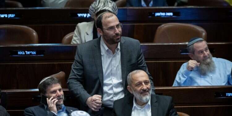 חברי הכנסת רוטמן, דרעי וסמוטריץ'. צילום: יונתן זינדל, פלאש 90 בצעד חריג: הקואליציה תקדם בזמן הפגרה את חוק רבני הערים