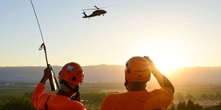 יחידת החילוץ. צילום:  Michael Giladi/Flash90  כל מה שרציתי עבור הילדים הללו זה עוד דקה שהם עדיין חושבים שאבא שלהם חי