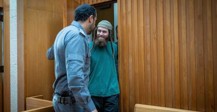 אלישע ירד בבית המשפט, הבוקר. צילום: יונתן זינדל, פלאש 90 ושוב איתכם: המחוזי דן בערר המשטרה שלא לשחרר את מעורבי התקרית בבורקה