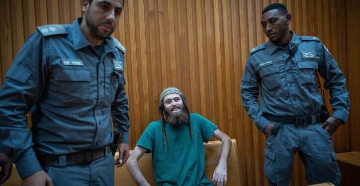 אלישע ירד בבית המשפט. צילום: יונתן זינדל, פלאש 90 סוף לסאגה? ביהמ"ש השלום הורה לשחרר את אלישע ירד ויחיאל אינדור ממעצר