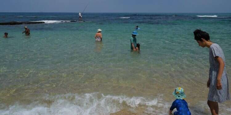 חוף הים בקיסריה. צילום: מיכאל גלעדי - פלאש 90