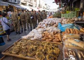 דוכני לחמים ומאפים בשוק מחנה יהודה