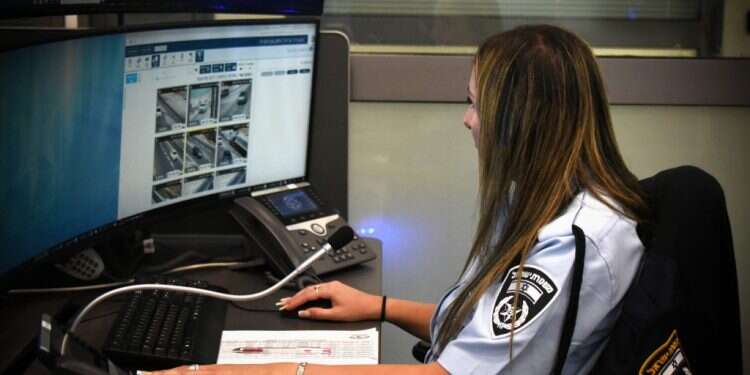 צילום אילוסטרציה. (למצולמת אין קשר לכתבה). צילום: דוברות המשטרה ועדת הבדיקה לרוגלות: משהו לא טוב קרה למשטרה תחת ניהולו של אלשייך