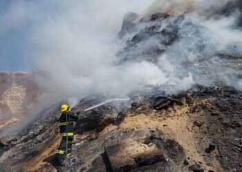 מאגר הזבל הלא חוקי ליד שער בנימין שהוצת על ידי פלסטינים. צילום: דוברות המנהל האזרחי למרות ההתראות, במינהל האזרחי לא עצרו הצתה של פסולת באזור בנימין