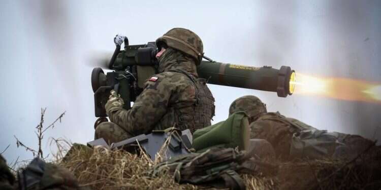 חייל פולני יורה טיל ספייק מתוצרת רפאל. צילום: באדיבות רפאל עסקת ענק: רפאל תמכור טילי ספייק בשווי 100 מיליון דולר לפולין