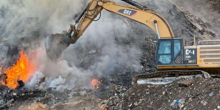 הצתת אתר הפסולת בבנימין: ניסיונות הכיבוי נכנסים ליום השני