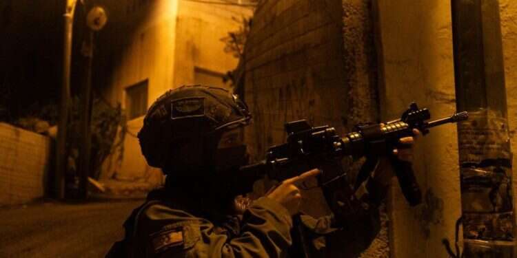 מעצר מבוקש. צילום: דוצ מסתערבי מג"ב חסלו הלילה שני מחבלים בפעילות בעקבת ג'בר