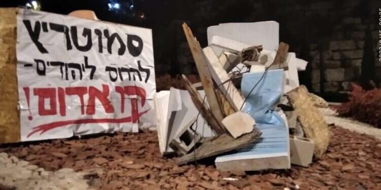 אחרי הרס המאחז: מחאה מול בתיהם של סמוטריץ' ובן גביר