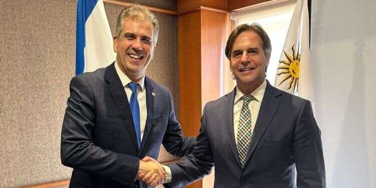 שר החוץ אלי כהן ונשיא אורוגוואי, לואיס אלברטו להקייה פאו. צילום: משרד החוץ אורוגוואי בעקבות פרגוואי: משרד דיפלומטי נוסף ייפתח בירושלים