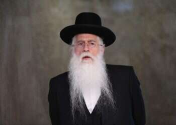 "דורשים התנצלות בפני הנפגעות": מחאה נגד השר פרוש שסייע לרב ברלנד