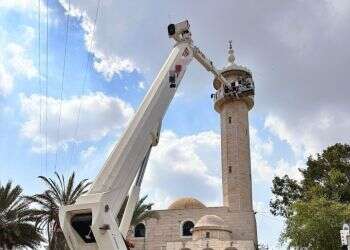 רשת פנימית: עבריינים הניחו מצלמות אבטחה על מסגד ברמלה