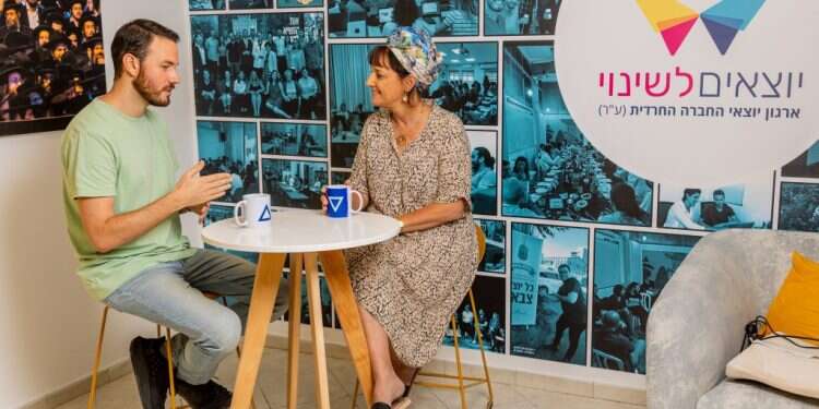 "החרדים צריכים להפגין עם דגלי ישראל. הסרוגים מראים שזה אפשרי"