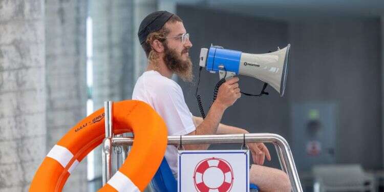 הכתובת הסודית: חוויות מהבריכה האולימפית החדשה בבני ברק
