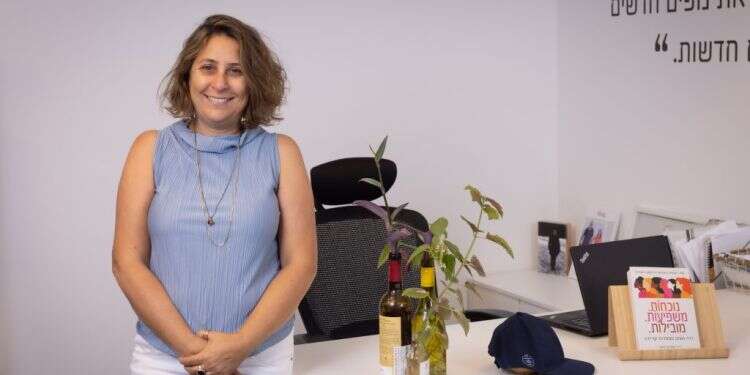 בת חן ישועה, בעלים ומנכ