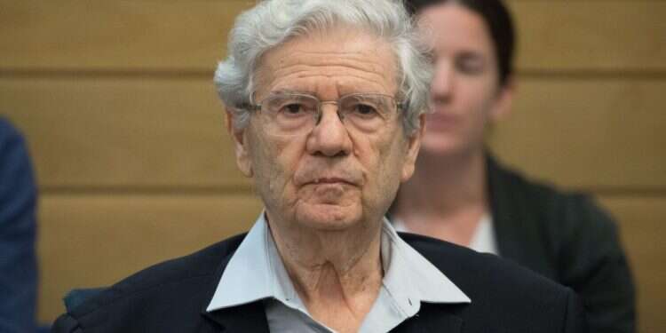 שלט באופן מוחלט בבחירת השופטים. אהרן ברק. צילום: יונתן זינדל, פלאש 90 "אם בית המשפט יחליט להתערב בחוק יסוד, הערך של זה הוא כמו פוסט בפייסבוק"