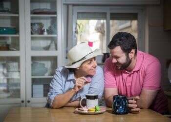 שעון ספורט חכם ומכונת קפה ניידת: מתנות לגבר לט"ו באב