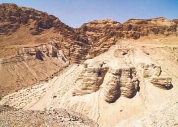 מיהו "מורה הצדק" ולאיזו כת השתייך המחבר: תעלומת מגילת "פשר חבקוק"