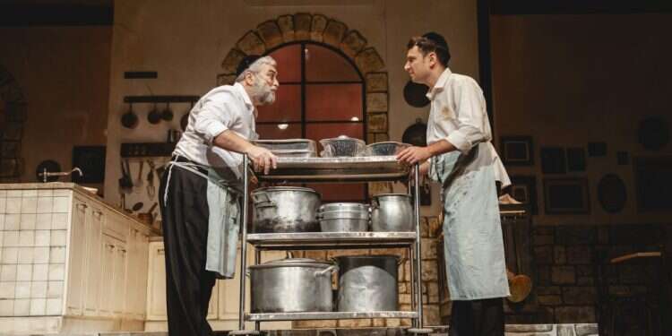 בבצ'יק בבית לסין.  צילום ישעיה פיינברג היוצר של "שטיסל" עשה את אותו הקסם על הבמה