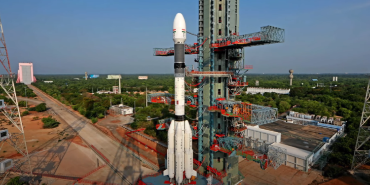 משגר הלוויינים התלת שלבים ההודי -GSLV. צילום מסך מיוטיוב לאחר הנחיתה על הירח: הודו מכוונת לשמש