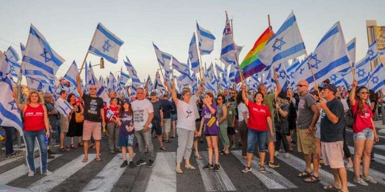 צילום: ענת הרמוני/פלאש90 בעד ונגד: מעשה בבחור ישיבה שהחליט ללכת לכל הפגנה